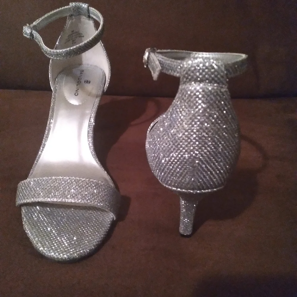 Silver Glittery Bandolino Madia 2 Heel Sandal Size 7 Prom‎ Wedding Formal